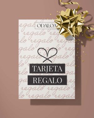Tarjeta regalo de ODALOA, adornada con un lazo dorado, sobre un fondo liso de color arcilla.