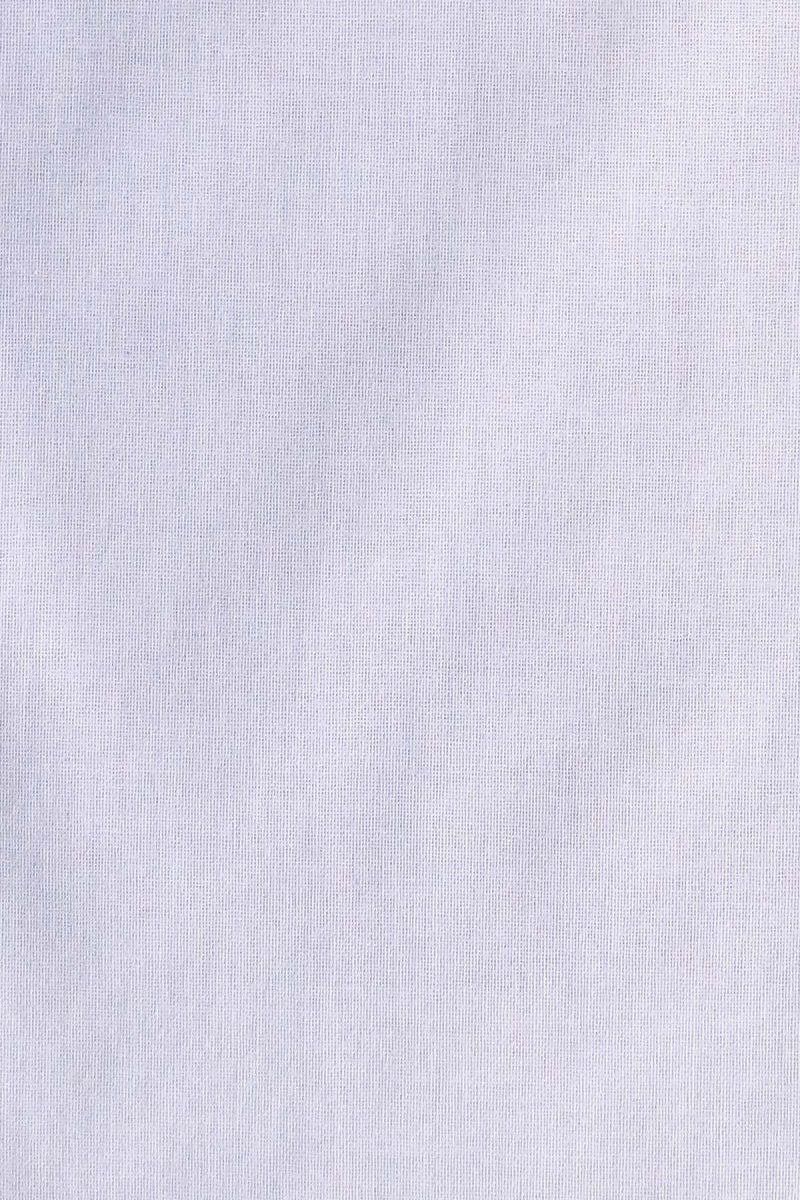 Detalle del entramado del tejido de una entretela termoadhesiva de color blanco. Se aprecia un ligero brillo que corresponde al pegamento.