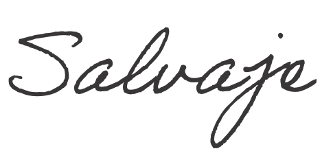 Imagen de las palabras con una tipografía que imita estar escrita a mano, en color negro "Salvaje"