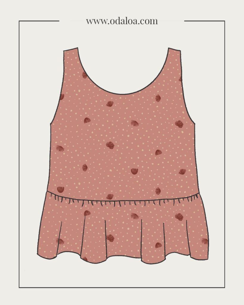 Dibujo de un top peplum, de tirantes anchos, talle por encima de la cintura y pequeños volantes. Es de color rosa, con puntos de color beige y flores rojas.