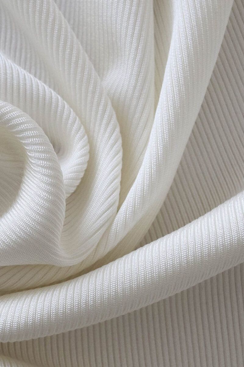 Tela rib knit de viscosa en color crudo