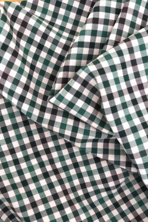 Tela de sarga de algodón de cuadros verde haciendo dobleces
