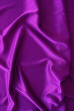 Punto viscosa púpura Tela de punto viscosa, sedosa, con caída y en color púrpura. Para coser camisetas, vestidos y pantalones fluidos.