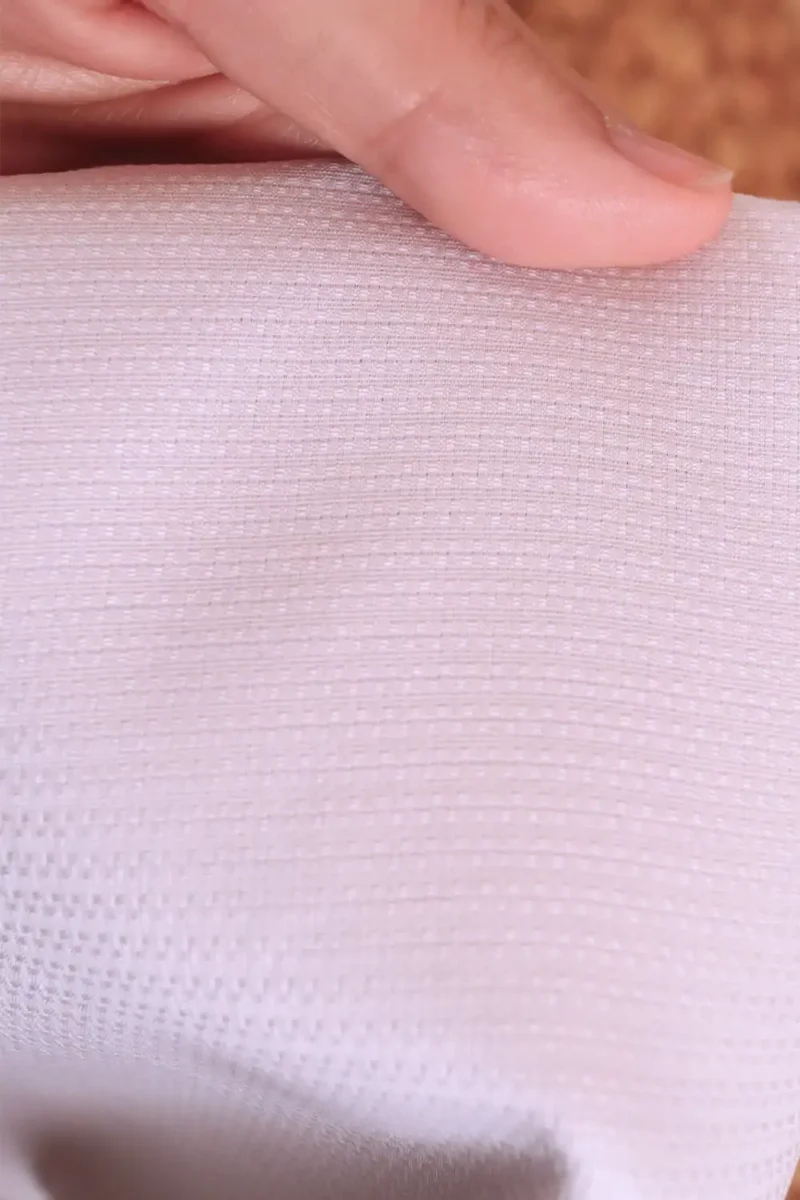 Tejido de algodón de color malva con acabado ligeramente brillante